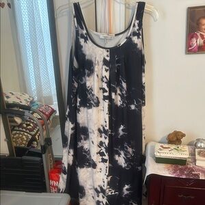 Elegant Black and White Maxi Dress